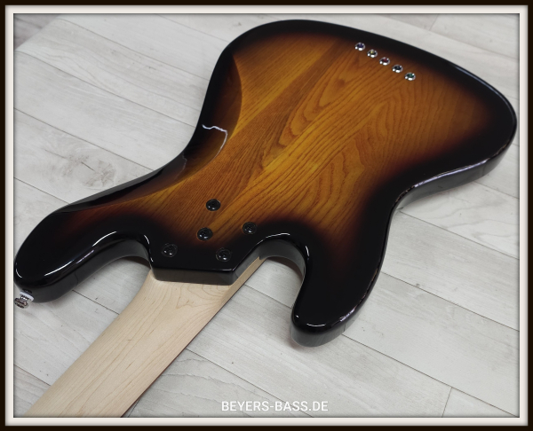 Lakland Skyline 55-60, 3-Tone Sunburst Gloss